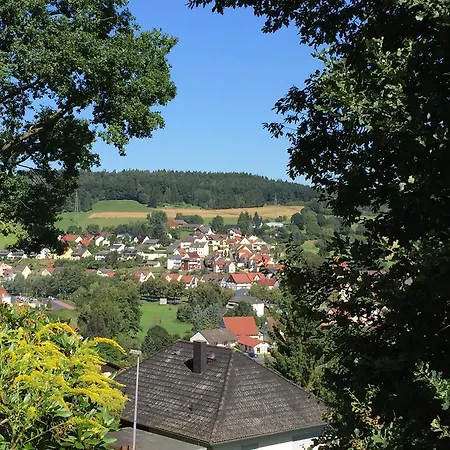 Апартаменты Am Frauenberg - Ruhige Lage - Terrasse - Blick Ins Tal - Carport Mit Wallbox - Self-check-in - Schnelles Wlan