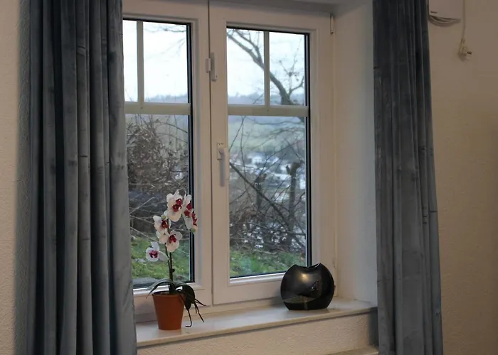 Apartment Am Frauenberg - Ruhige Lage - Terrasse - Blick Ins Tal - Carport Mit Wallbox - Self-Check-In - Schnelles Wlan * Bad Hersfeld